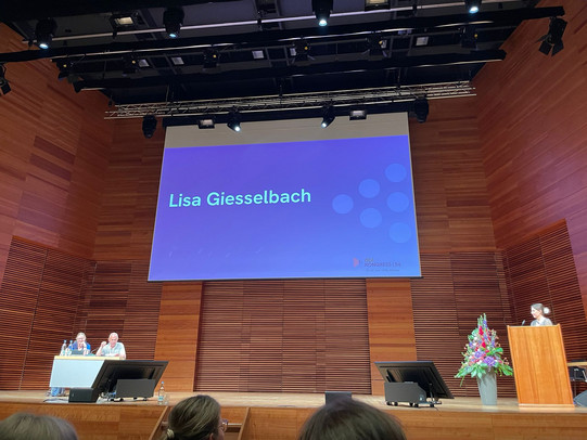 Leinwand, Bühne, Präsentation, Lisa Giesselbach