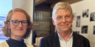 Prof. Anna-Lena Scherger zu Gast im Rotary Club Dortmund Neutor Das Bild zeigt zwei Personen, die nebeneinander stehen und in die Kamera schauen.